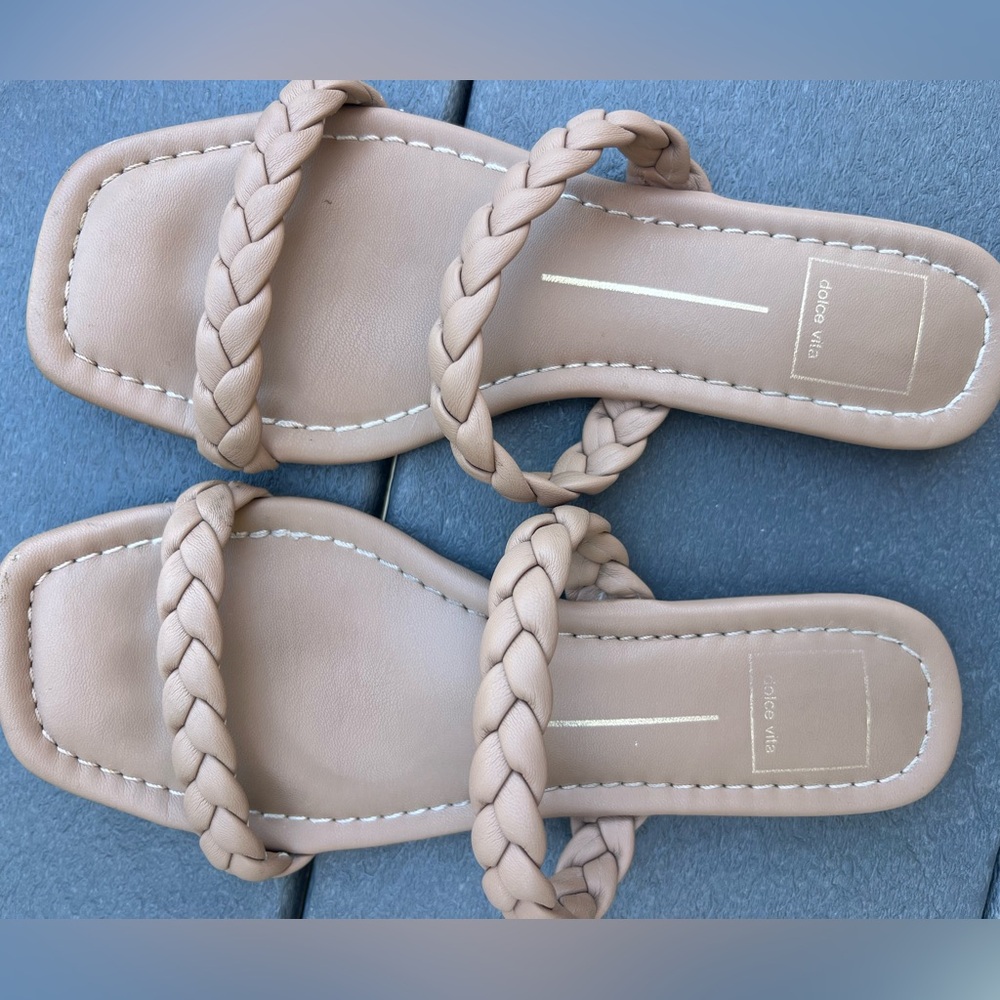 Pre loved dolce vita slides